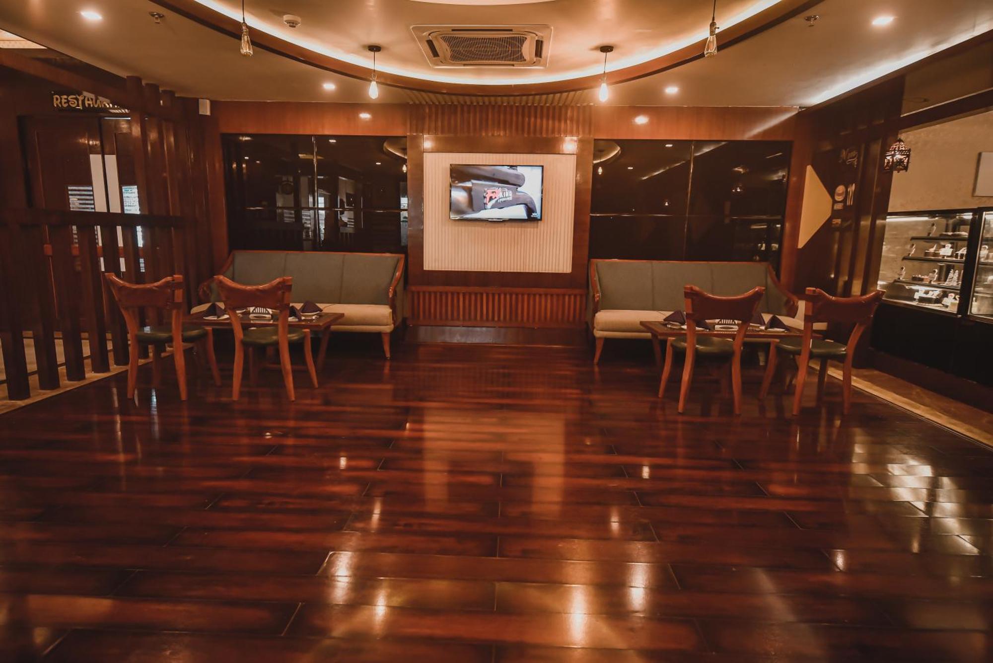 Mirzāpur Konark Grand Hotel מראה חיצוני תמונה