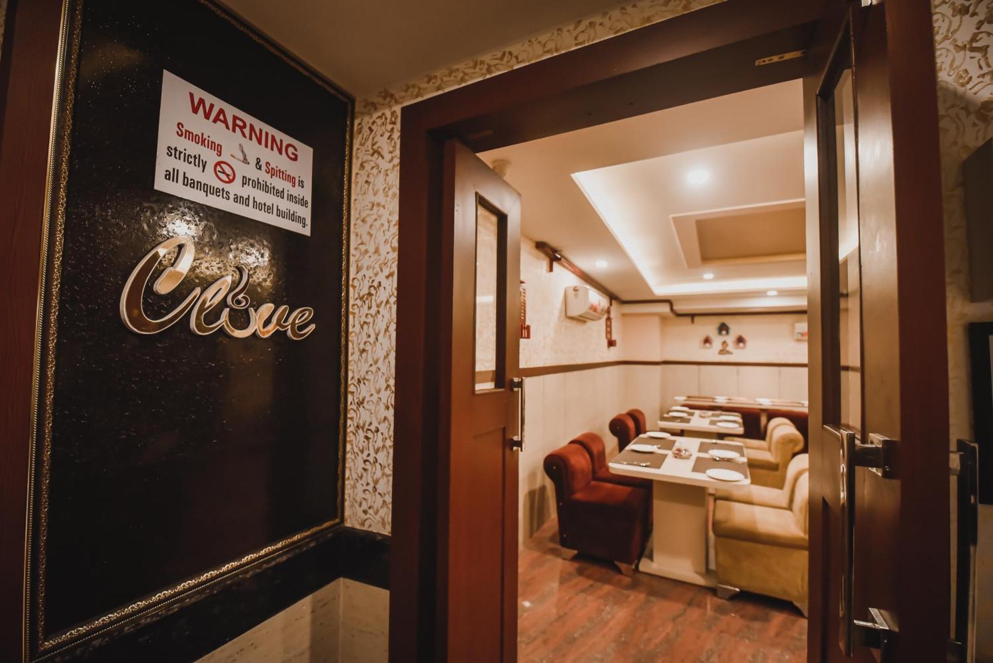 Mirzāpur Konark Grand Hotel מראה חיצוני תמונה
