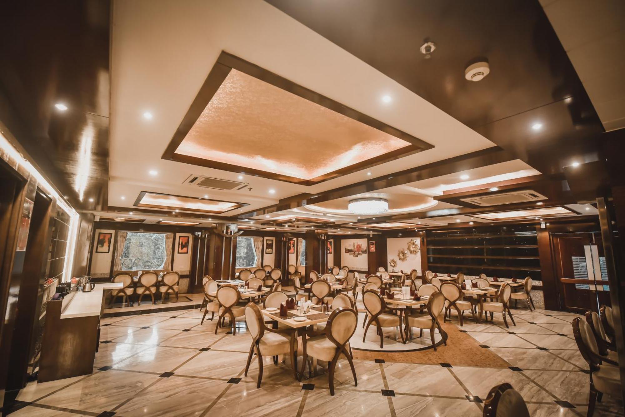 Mirzāpur Konark Grand Hotel מראה חיצוני תמונה
