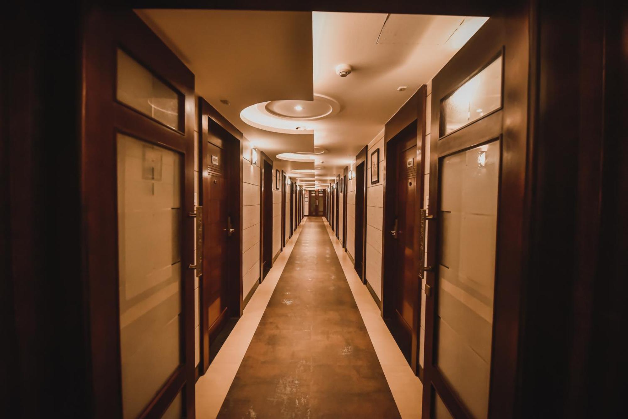Mirzāpur Konark Grand Hotel מראה חיצוני תמונה