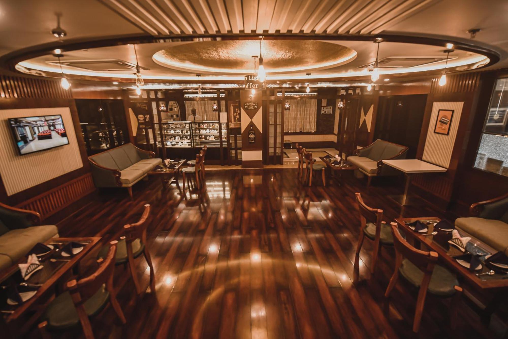 Mirzāpur Konark Grand Hotel מראה חיצוני תמונה