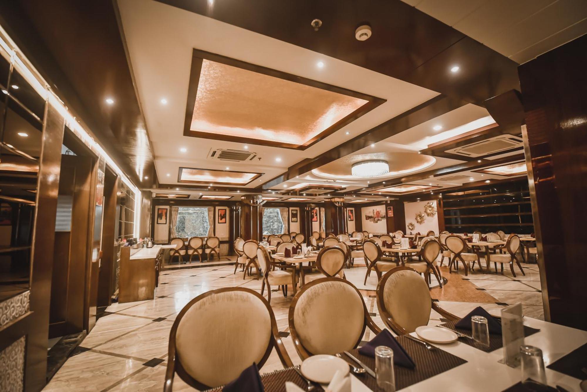 Mirzāpur Konark Grand Hotel מראה חיצוני תמונה