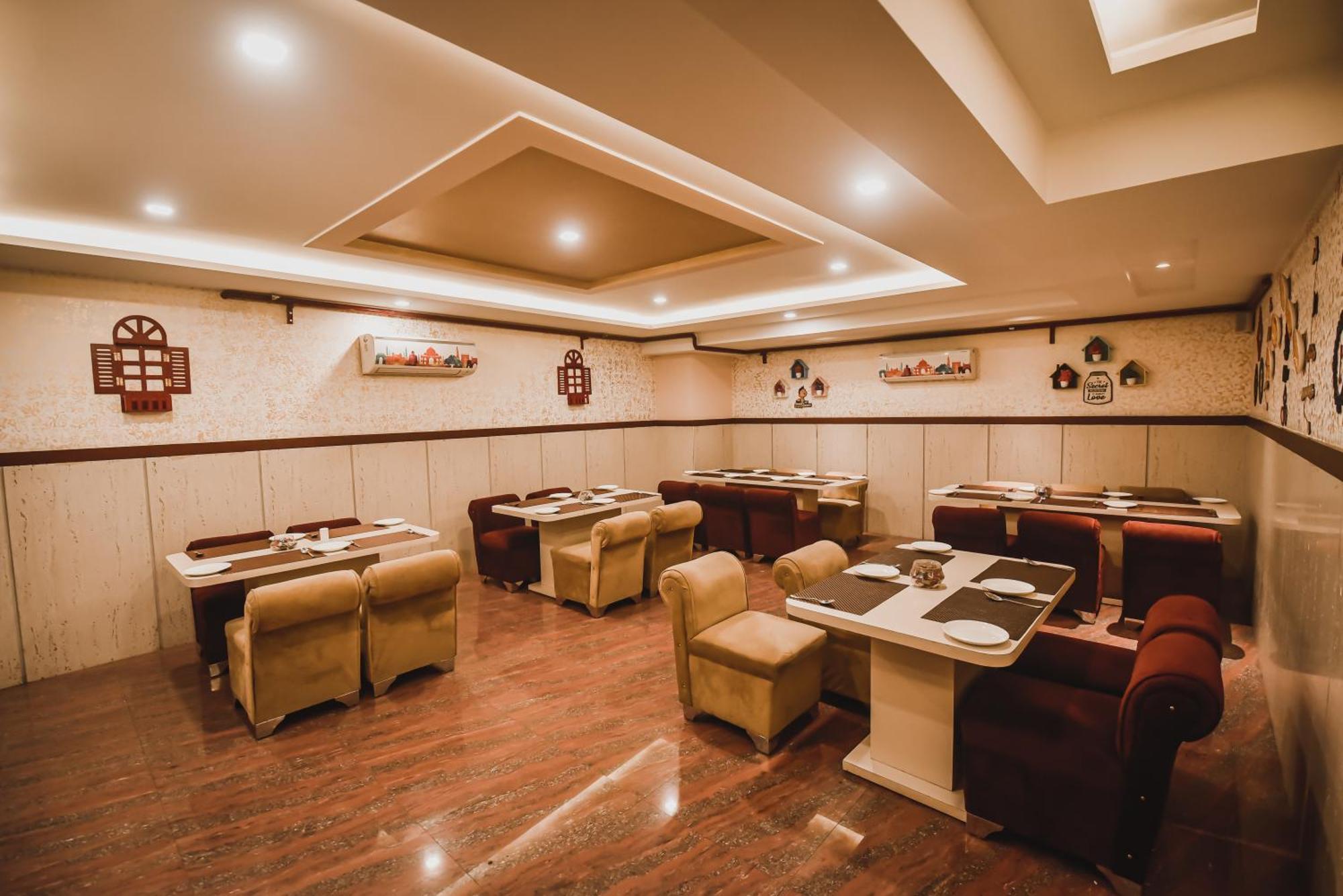 Mirzāpur Konark Grand Hotel מראה חיצוני תמונה