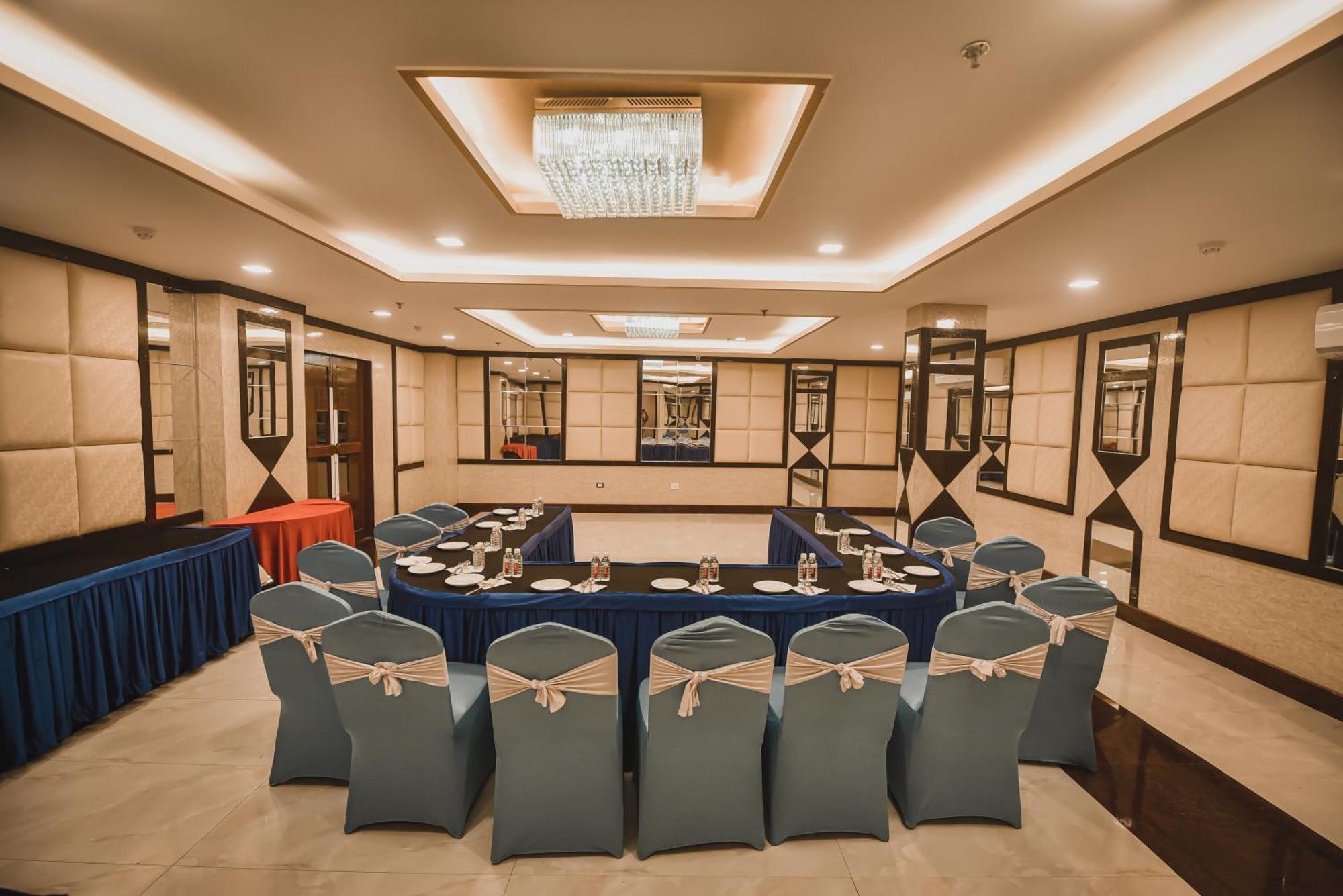 Mirzāpur Konark Grand Hotel מראה חיצוני תמונה