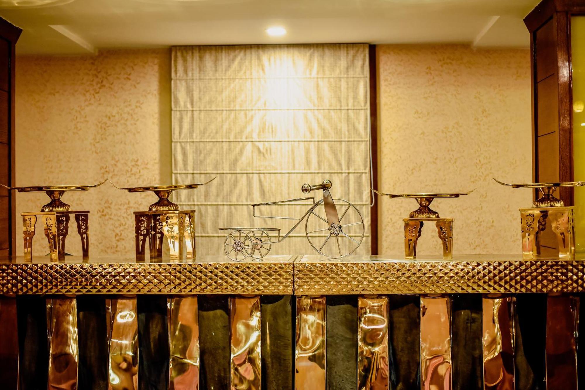 Mirzāpur Konark Grand Hotel מראה חיצוני תמונה
