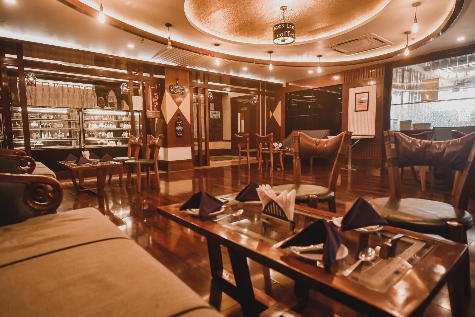 Mirzāpur Konark Grand Hotel מראה חיצוני תמונה