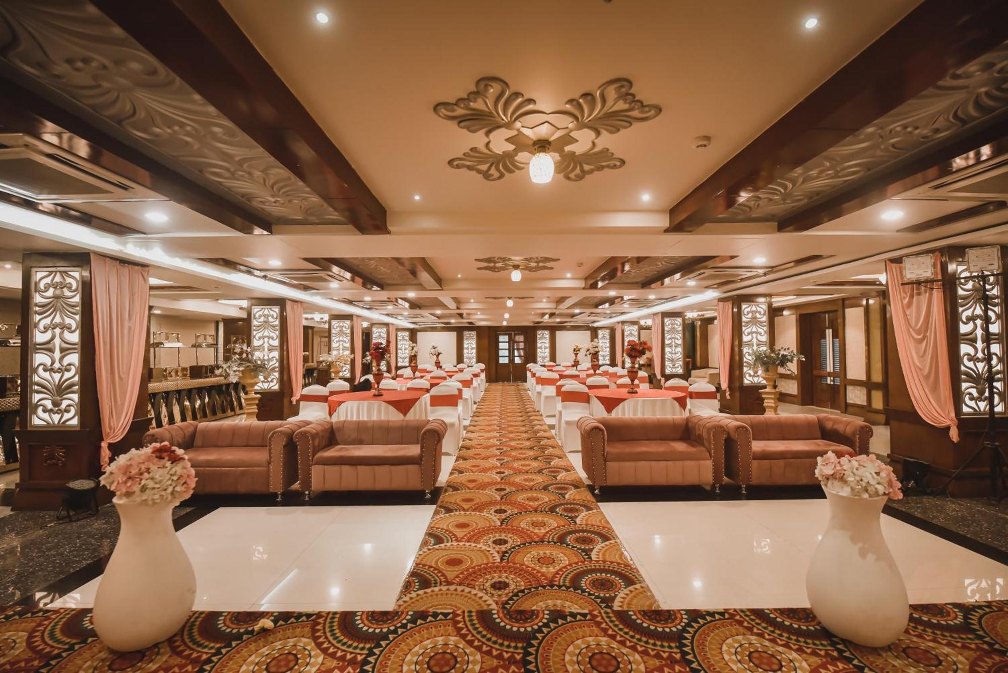 Mirzāpur Konark Grand Hotel מראה חיצוני תמונה
