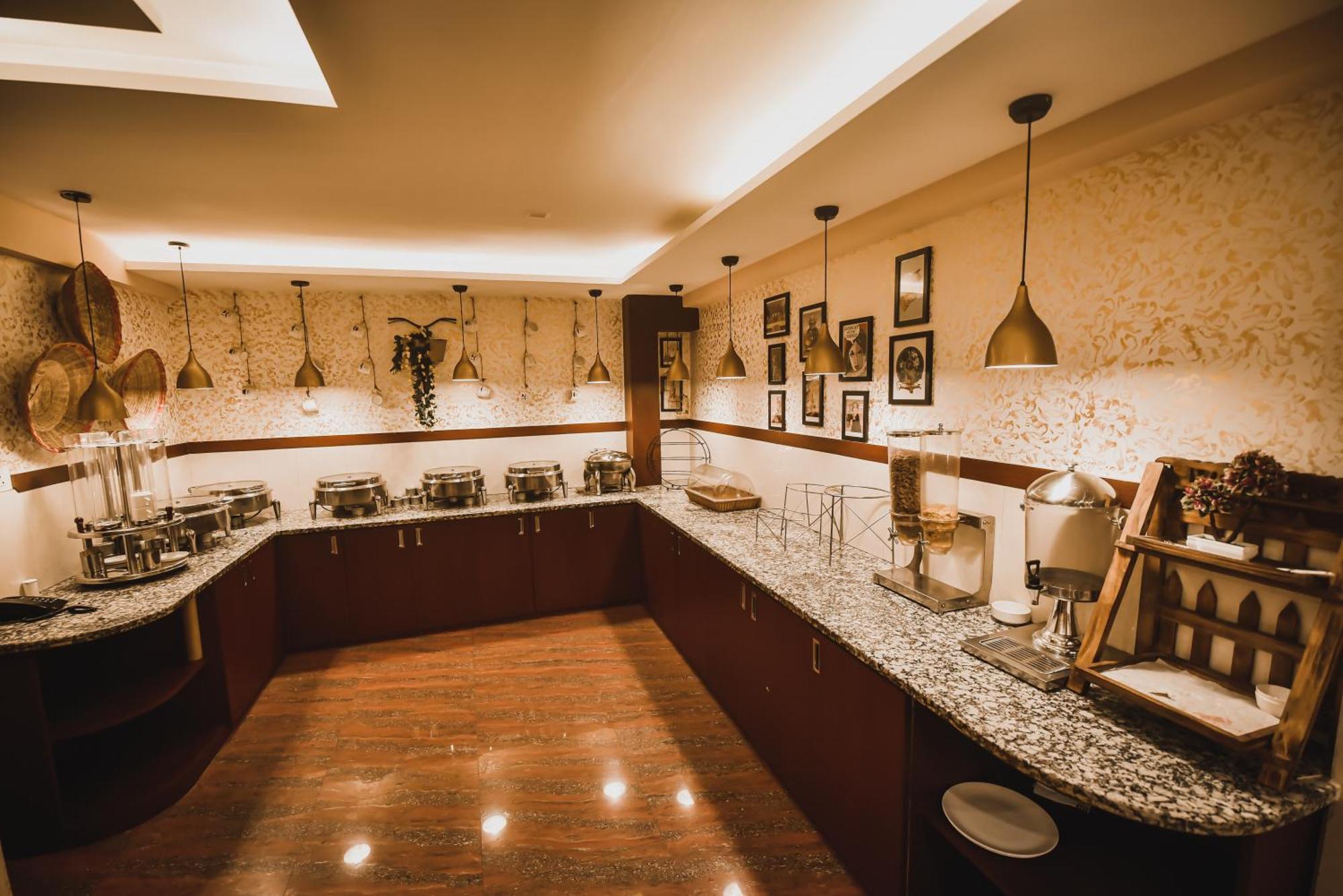 Mirzāpur Konark Grand Hotel מראה חיצוני תמונה