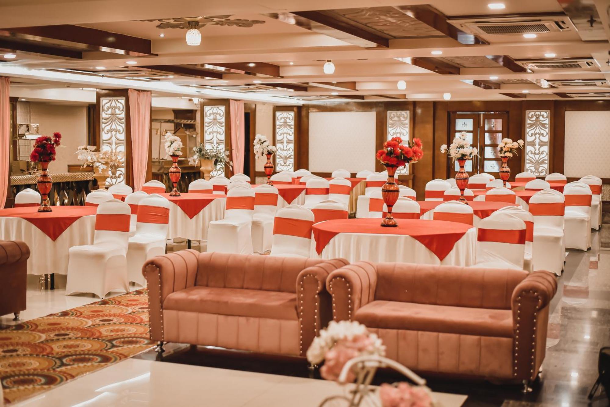 Mirzāpur Konark Grand Hotel מראה חיצוני תמונה