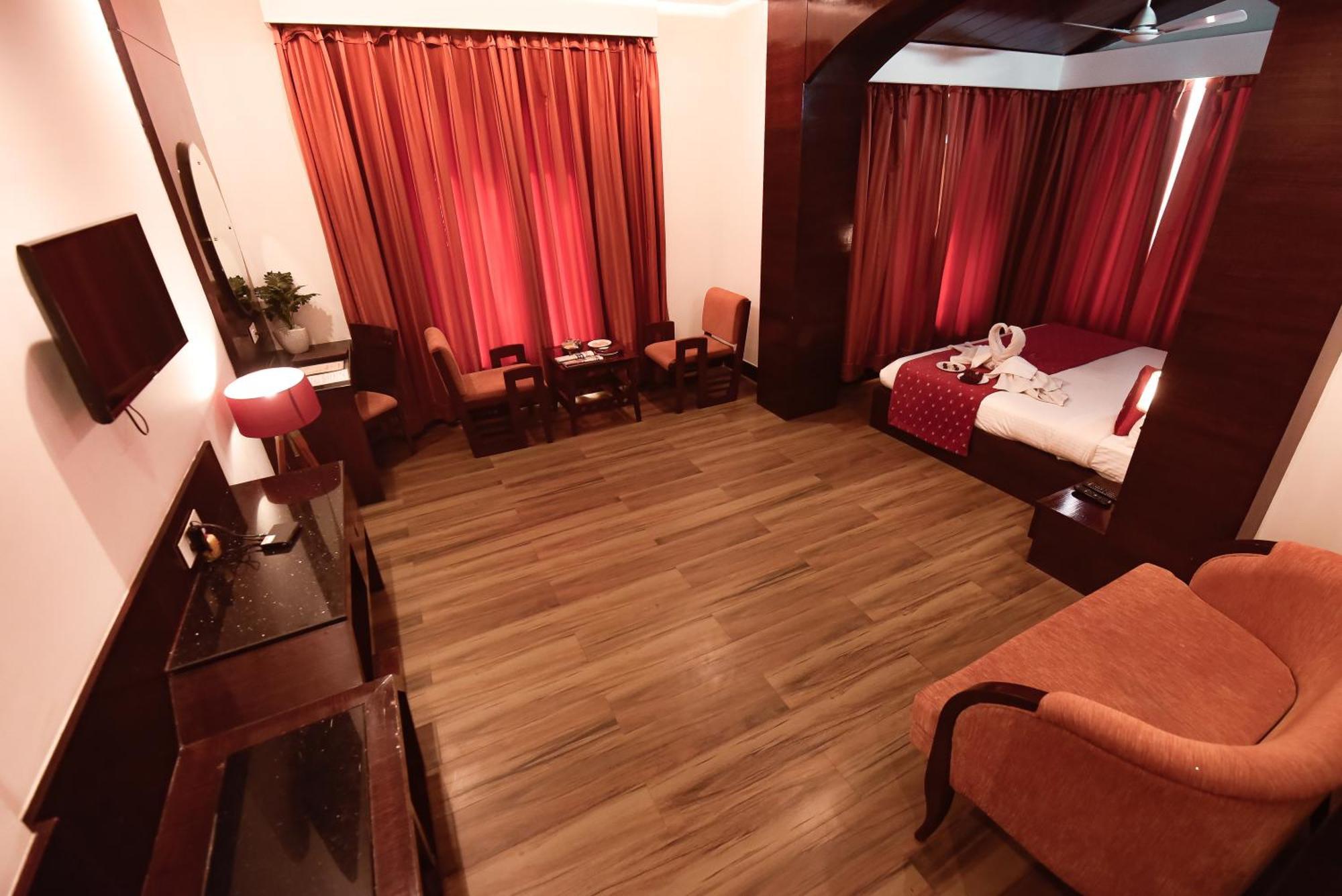 Mirzāpur Konark Grand Hotel מראה חיצוני תמונה