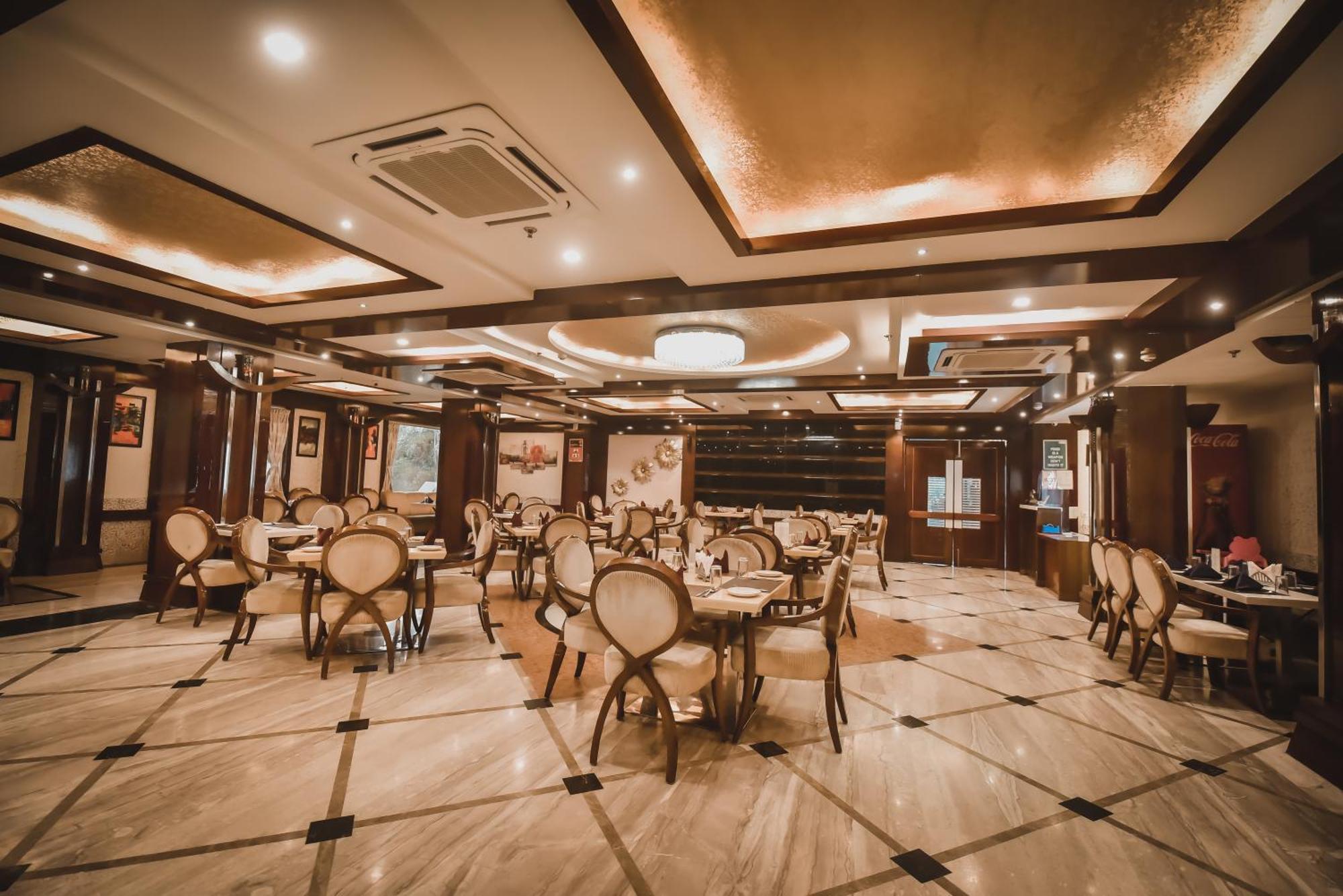 Mirzāpur Konark Grand Hotel מראה חיצוני תמונה