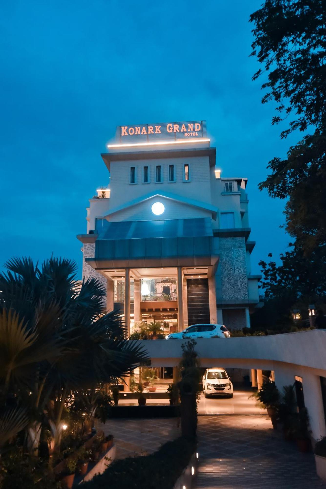 Mirzāpur Konark Grand Hotel מראה חיצוני תמונה