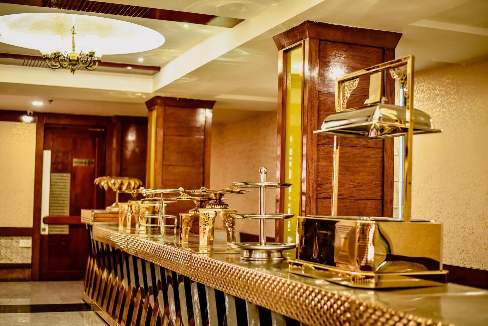 Mirzāpur Konark Grand Hotel מראה חיצוני תמונה