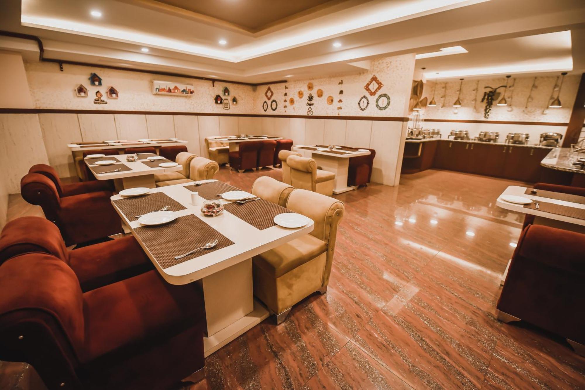 Mirzāpur Konark Grand Hotel מראה חיצוני תמונה