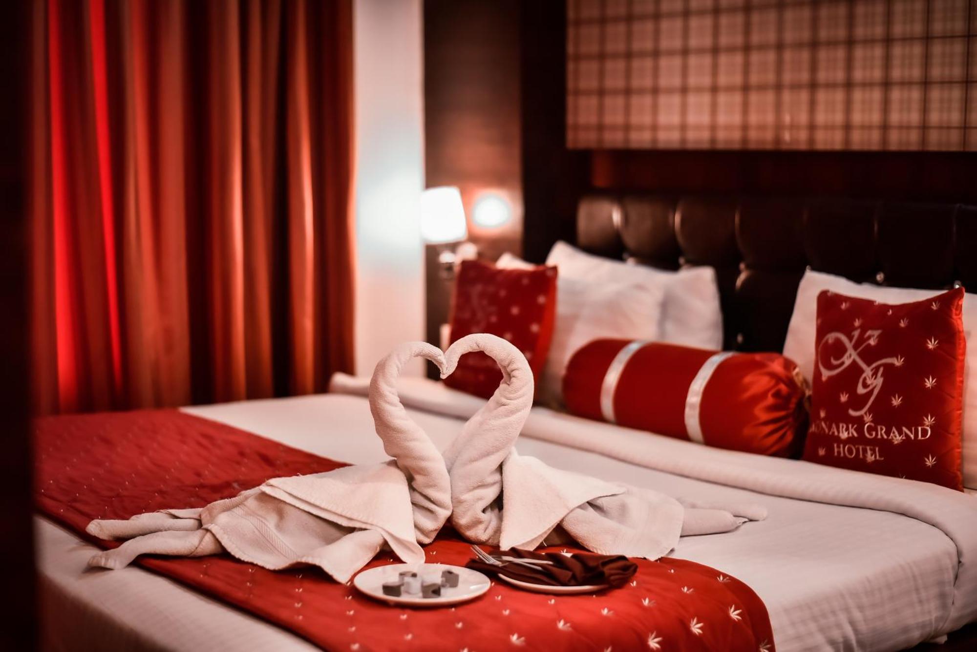 Mirzāpur Konark Grand Hotel מראה חיצוני תמונה