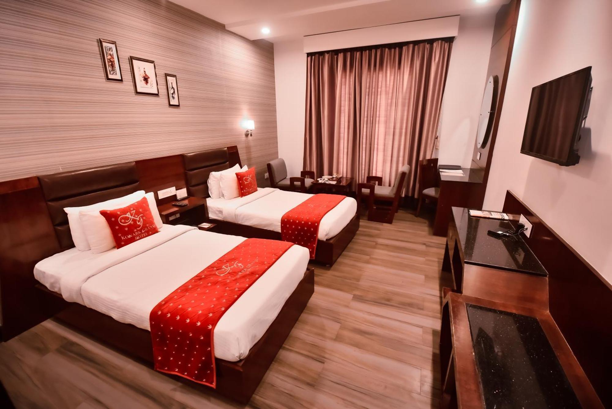 Mirzāpur Konark Grand Hotel מראה חיצוני תמונה