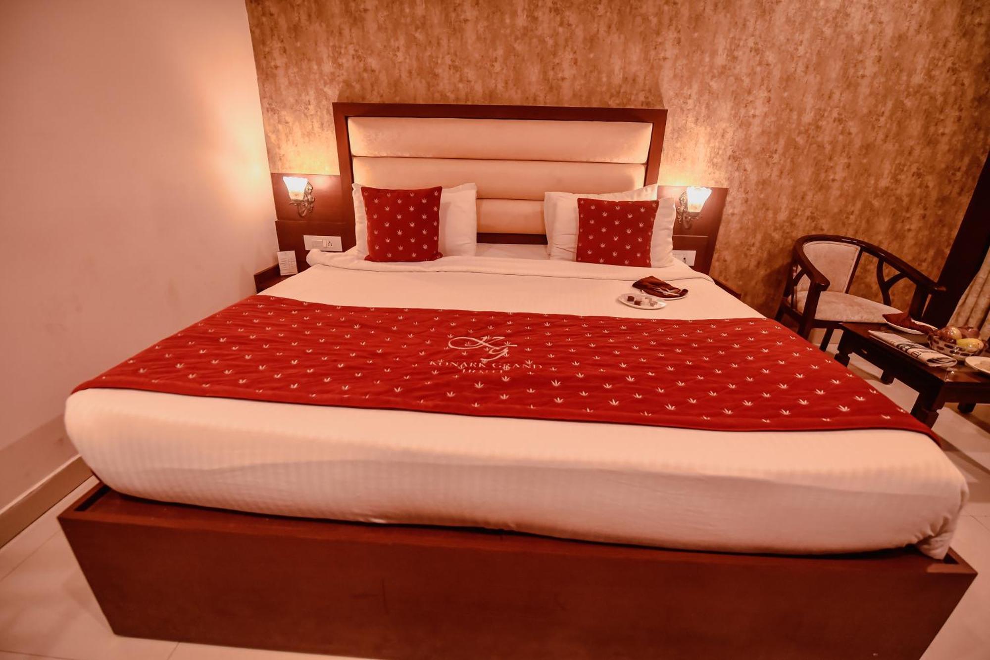 Mirzāpur Konark Grand Hotel מראה חיצוני תמונה