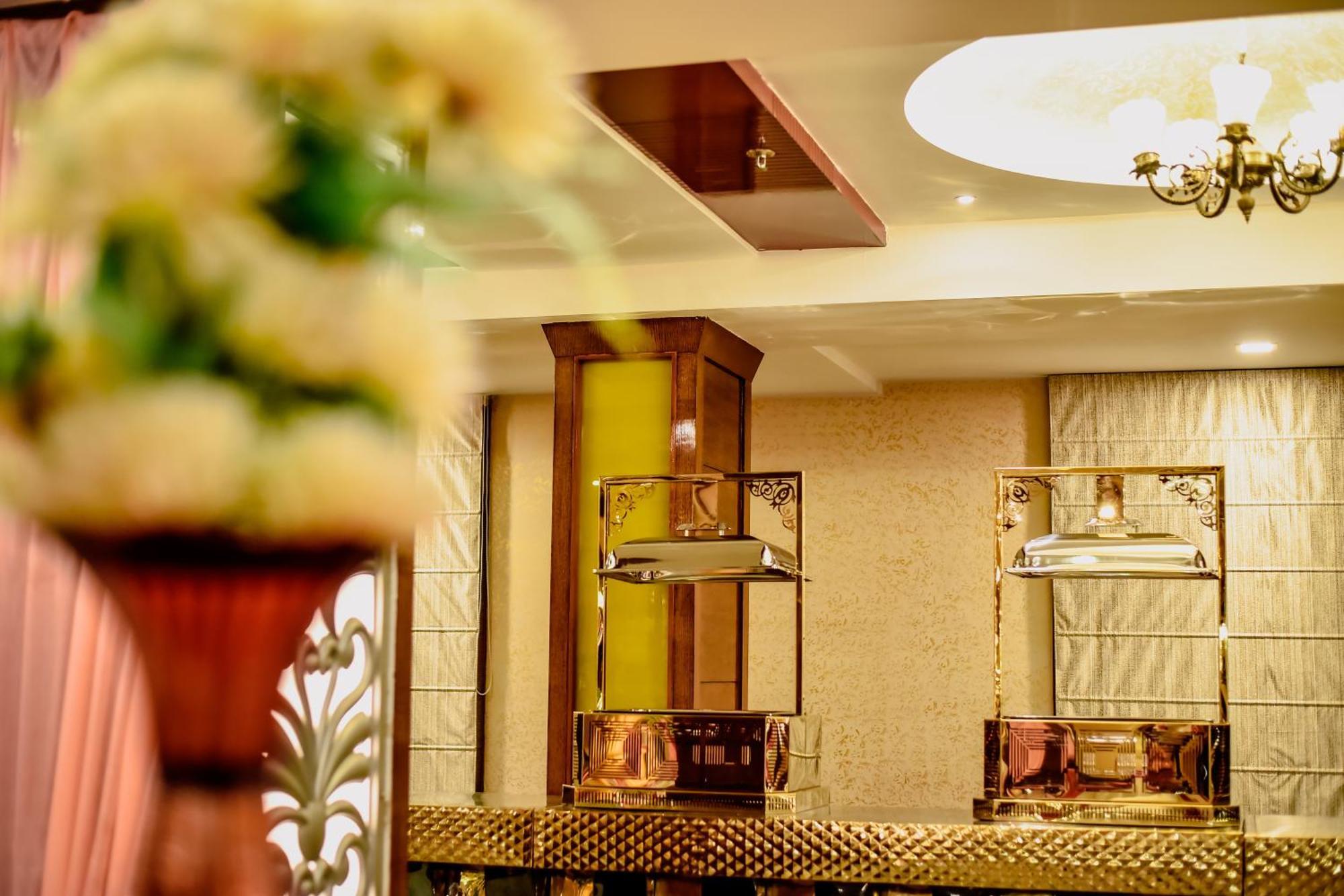 Mirzāpur Konark Grand Hotel מראה חיצוני תמונה