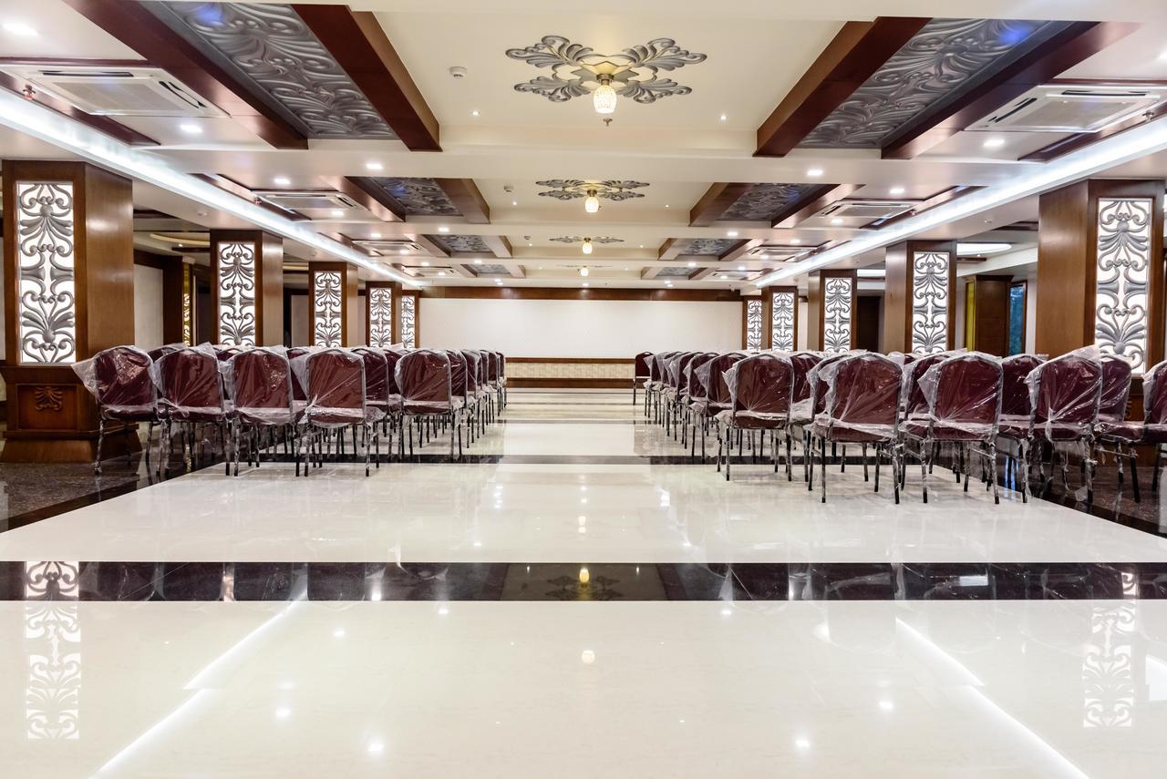 Mirzāpur Konark Grand Hotel מראה חיצוני תמונה