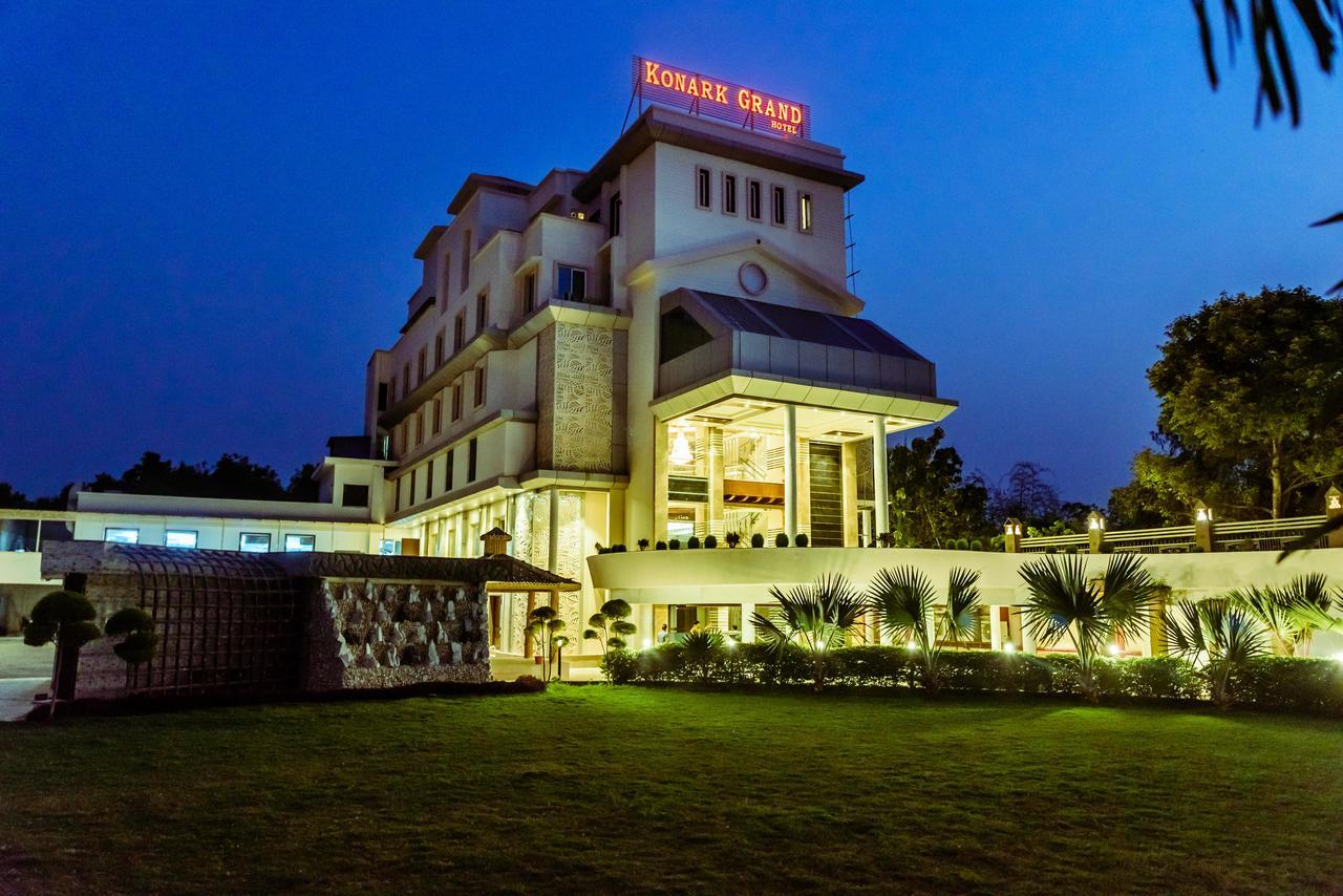 Mirzāpur Konark Grand Hotel מראה חיצוני תמונה
