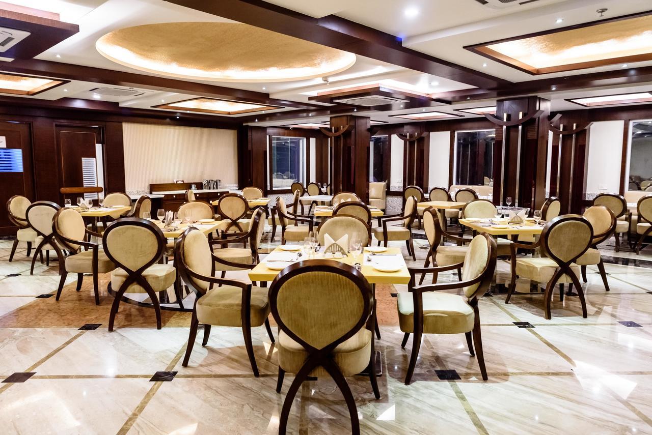 Mirzāpur Konark Grand Hotel מראה חיצוני תמונה