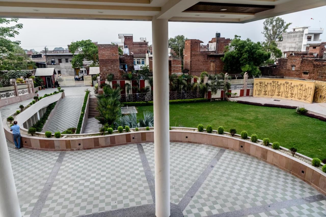 Mirzāpur Konark Grand Hotel מראה חיצוני תמונה