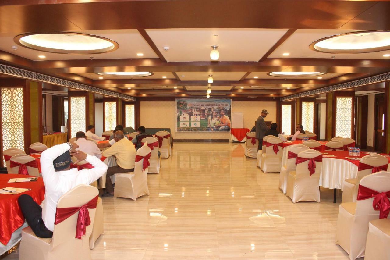 Mirzāpur Konark Grand Hotel מראה חיצוני תמונה