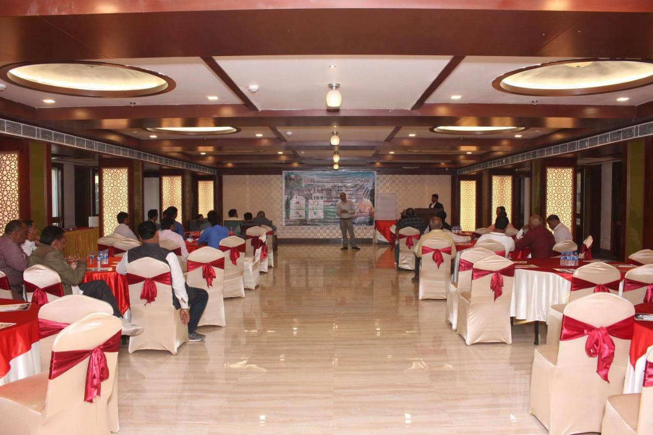 Mirzāpur Konark Grand Hotel מראה חיצוני תמונה